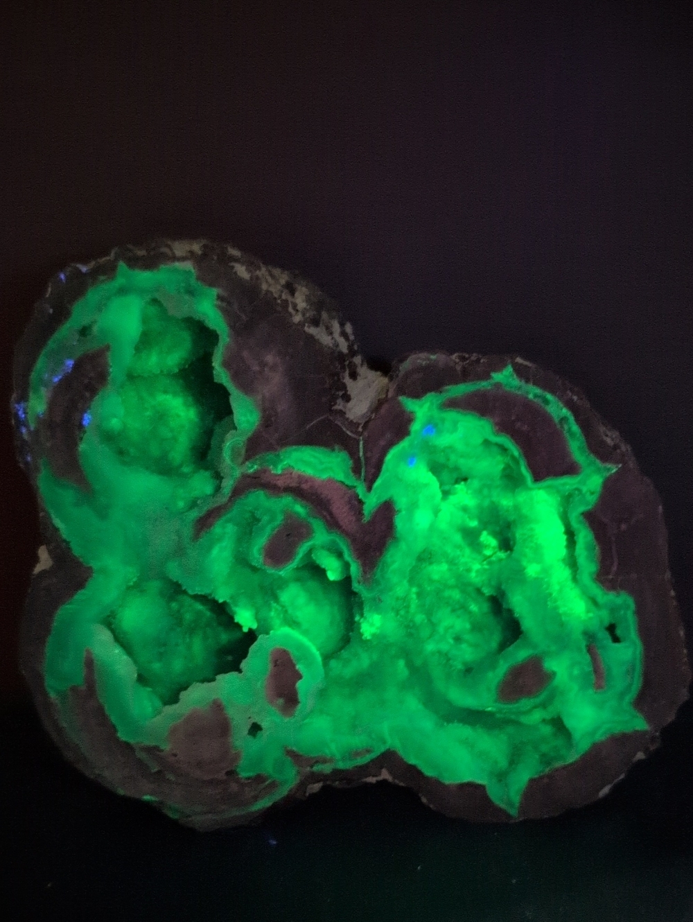 Blue Star Thunderegg Half #6 UV Light Reactive